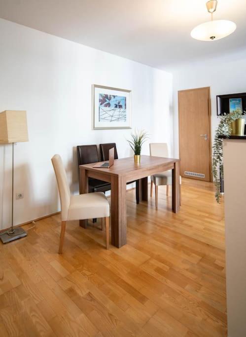 Free Parking! Soho 304, 4 Ppl, Ac, Fast Wifi, Smart Tv * Budapešť