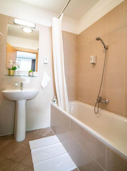 Free Parking! Soho 304, 4 Ppl, Ac, Fast Wifi, Smart Tv Apartamento